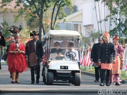 Jokowi Ajak Jan Ethes Keliling Istana Jelang Upacara Bendera 