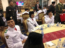 Tangis Haru Paskibraka Usai Sukses Kibarkan Sang Merah Putih