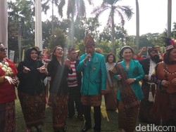 Rayakan HUT RI, Budi Karya Upacara dan Nyanyi Lagu Via Vallen