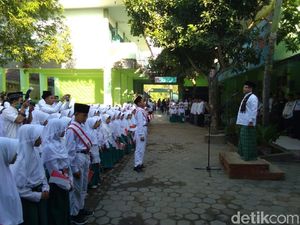 Teks Pembukaan UUD 1945, Pancasila, dan Proklamasi untuk Petugas Upacara 17 Agustus Teks Pembukaan UUD 1945, Pancasila, dan Proklamasi untuk Petugas Upacara 17 Agustus