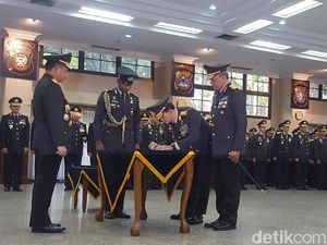Kapolri: Komjen Ari Dono Jadi Partner Baik Membantu Tugas Kapolri: Komjen Ari Dono Jadi Partner Baik Membantu Tugas