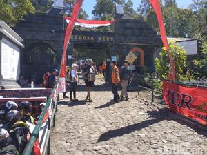 Puncak Gunung Lawu Terbakar, 1.500 Pendaki Diperintah Turun