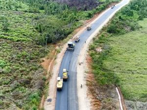 Jokowi Bangun 1.067 Km Jalan di Perbatasan dalam 4 Tahun Jokowi Bangun 1.067 Km Jalan di Perbatasan dalam 4 Tahun