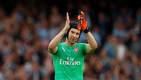Di posisi penjaga gawang, ada Petr Cech. Bersaing dengan Bernd Leno memperebutkan tempat utama di bawah mistar gawang Arsenal, Cech bisa saja mencari tantangan baru. Foto: John Sibley/Reuters