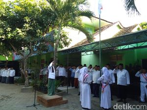 Cak Imin Jadi Irup Kemerdekaan Ala Santri di MIN Jejeran Bantul