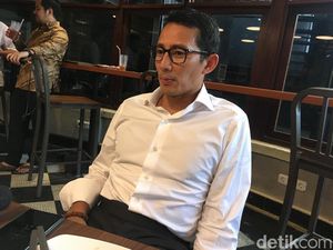 Canda Sandiaga Gagal Pencitraan Salat Jumat di Masjid Bung Karno