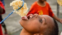 Tak Pernah Absen Saat 17 Agustus, Ini 5 Fakta Lomba Makan Kerupuk