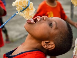 Tak Pernah Absen Saat 17 Agustus, Ini 5 Fakta Lomba Makan Kerupuk