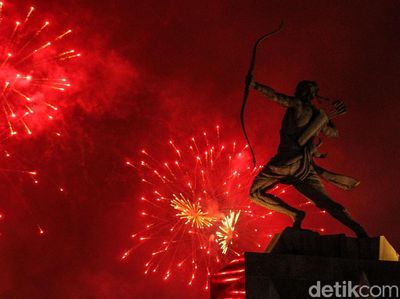 Keren Banget! Suasana GBK saat Uji Coba Kembang Api