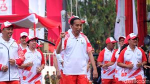 Ekspresi Jokowi Saat Api Obor Asian Games yang Dibawa Mati
