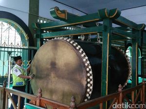 Bedug Terbesar di Dunia Ini Dipukul Saat Detik-detik Proklamasi Bedug Terbesar di Dunia Ini Dipukul Saat Detik-detik Proklamasi