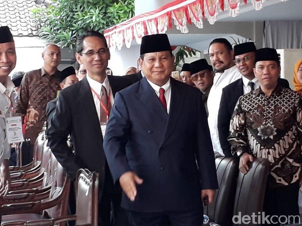 Prabowo, Sandi hingga Titiek Soeharto Hadiri Upacara di UBK Prabowo, Sandi hingga Titiek Soeharto Hadiri Upacara di UBK