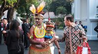 Gaya Para Tamu-Paspampres Berbusana Tradisional Rayakan HUT RI