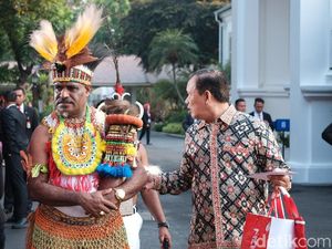 Gaya Para Tamu-Paspampres Berbusana Tradisional Rayakan HUT RI Gaya Para Tamu-Paspampres Berbusana Tradisional Rayakan HUT RI