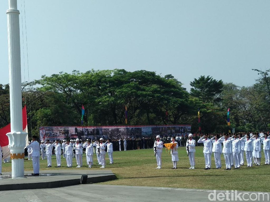 Upacara HUT RI, Pj Gubernur Iriawan Sampaikan Kemajuan Jabar Upacara HUT RI, Pj Gubernur Iriawan Sampaikan Kemajuan Jabar