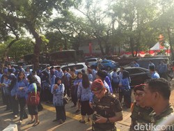 PNS Dilarang Keras Terima Kado Lebaran, Garuda Didenda Rp 189 M