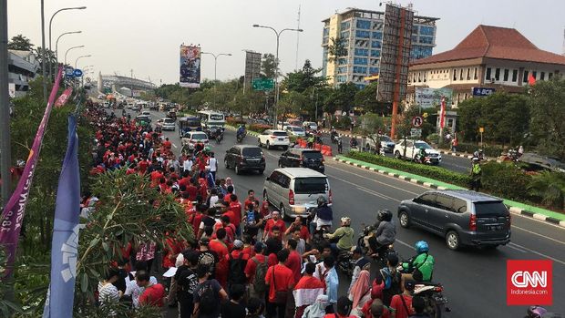 Antrean tidak saja terjadi saat pembelian tiket pertandingan Asian Games 2018, tetapi juga ketika penukaran tiket online.