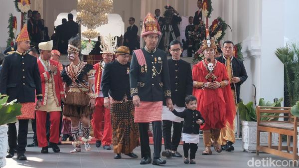 Foto: Lucunya Jan Ethes Diajak Jokowi Keliling Istana