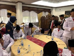 Cerita Putu Hendra, Bangga Bisa Kibarkan Bendera Pusaka di Istana