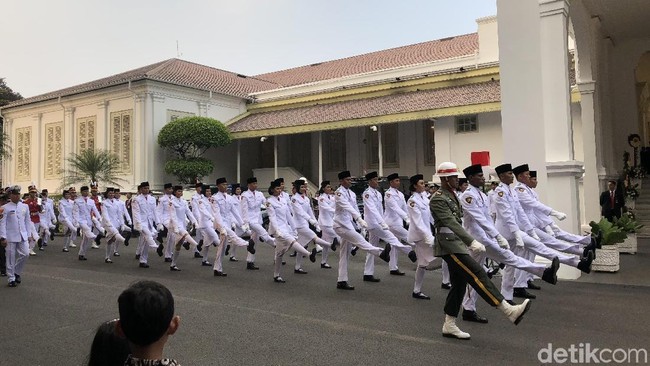 Istana: Paskibraka Berhijab Pakai Celana Panjang, yang Tak Berhijab Pakai Rok