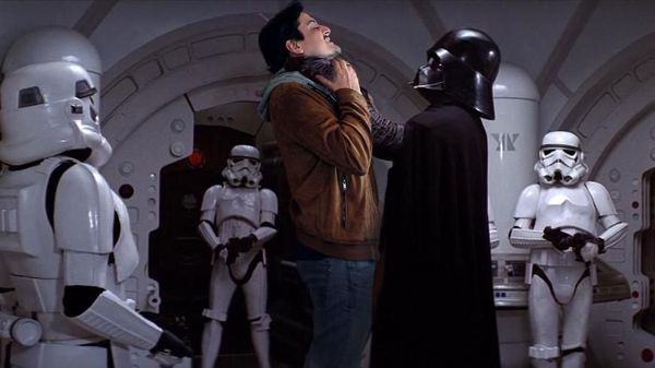 Pria Ini Pakai Photoshop Atasi Bosan di Kantor, Hasilnya?