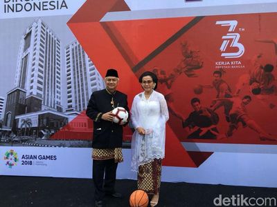 Macam Gaya Menteri Ekonomi Jokowi Rayakan HUT RI