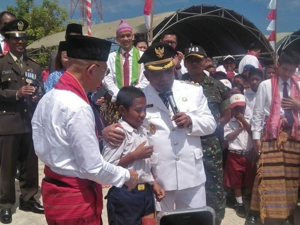 Siswa NTT Pemanjat Tiang Bendera ke Jakarta Tonton Asian Games Siswa NTT Pemanjat Tiang Bendera ke Jakarta Tonton Asian Games
