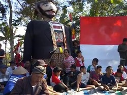 Warok Raksasa Ikut Upacara Kemerdekaan di Ponorogo