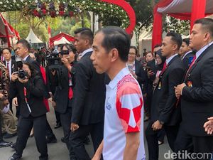 Lagu Dewa 19 Berkumandang di Istana Temani Jokowi Sapa Tamu Lagu Dewa 19 Berkumandang di Istana Temani Jokowi Sapa Tamu