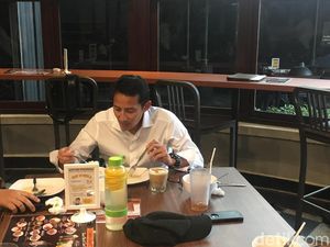 Sandiaga Uno Doyan Sate Kambing, Nggak Takut Darah Tinggi?