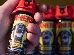 Hasil Potongan Buruk, Penata Rambut di Jerman Diserang Cairan Merica