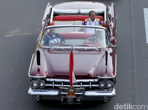 Mobil Jadul hingga Moge Iringi Pawai Obor Asian Games Menuju GBK