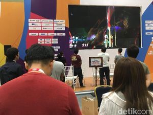 Jurnalis Asing Ikut Berdiri Saat Indonesia Raya Berkumandang di GBK