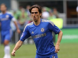 Pada 2010, Yossi Benayoun dibeli Chelsea dari Liverpool. Pemain Israel itu kesulitan dan akhirnya dipinjamkan ke Arsenal pada 2011. Ia hanya sempat meraih gelar Liga Europa bersama The Blues pada 2013 atau musim terakhirnya bermain di Stamford Bridge. (Foto: Otto Greule Jr/Getty Images)