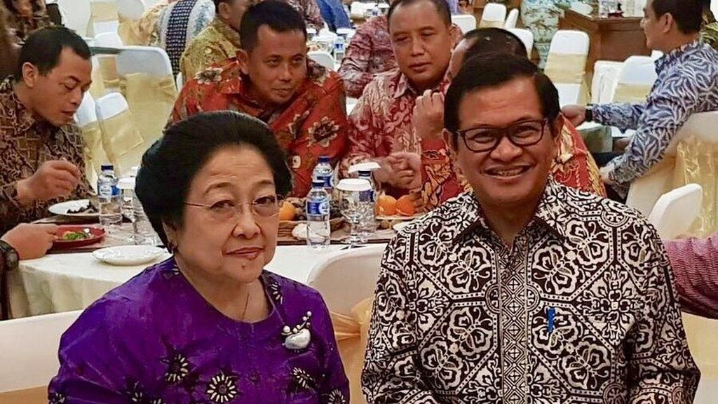Asyiknya Pramono Anung Saat Makan Duren di Medan dan Garang Asem di Ponorogo Asyiknya Pramono Anung Saat Makan Duren di Medan dan Garang Asem di Ponorogo