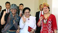 Cinta Indonesia! Adu Gaya Para Pejabat Pakai Baju Adat di HUT ke-73 RI