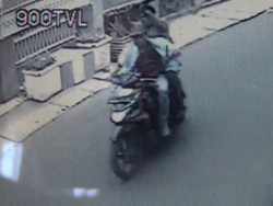 Aksi Perampok Bersenjata Tajam Terekam CCTV