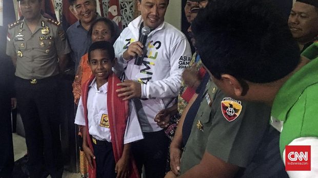 Joni menolak tawaran jadi atlet panjat tebing.