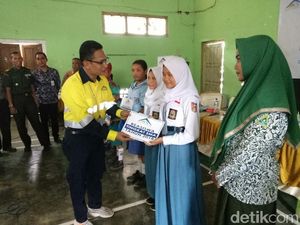 Peringati HUT RI, Pelajar di Banyuwangi Diberi Beasiswa