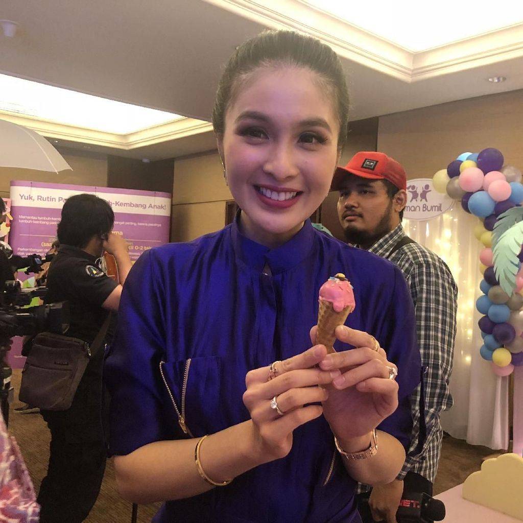 Sandra Dewi Tak Biasakan Anaknya Akrab dengan Gadget