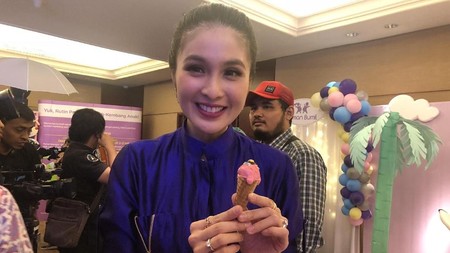 Sandra Dewi Tak Biasakan Anaknya Akrab dengan Gadget