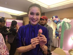 Sandra Dewi Tak Biasakan Anaknya Akrab dengan Gadget