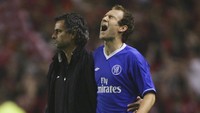 Mourinho pernah bertengkar dengan Arjen Robben ketika sama-sama masih di Chelsea. Setelah memenangi dua titel liga di Stamford Bridge, winger Belanda itu terus bergulat dengan cedera sehingga kehilangan kepercayaan sang manajer. Robben kemudian dijual ke Real Madrid. (Foto: Alex Livesey/Getty Images)