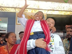 Tiba di Kemenpora, Joni Digendong Imam Nahrawi