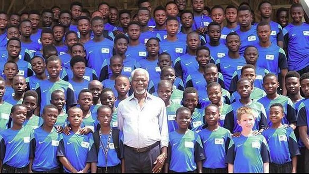 Potret Kenangan Kofi Annan Bareng Anak-anak