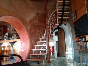 Selain Cantik, Rumah Tahi Sapi Juga Disebut Berkawan dengan Gempa Selain Cantik, Rumah Tahi Sapi Juga Disebut Berkawan dengan Gempa