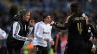 Casillas bukan satu-satunya pemain yang bermusuhan dengan Mourinho di Santiago Bernabeu. Sergio Ramos dan Casillas dikabarkan mengancam klub untuk hengkang apabila Mourinho dipertahankan. Setelah manajer Portugal itu pergi, Ramos pura-pura lupa dengan Mourinho dalam sebuah wawancara. (Foto: Jasper Juinen/Getty Images)