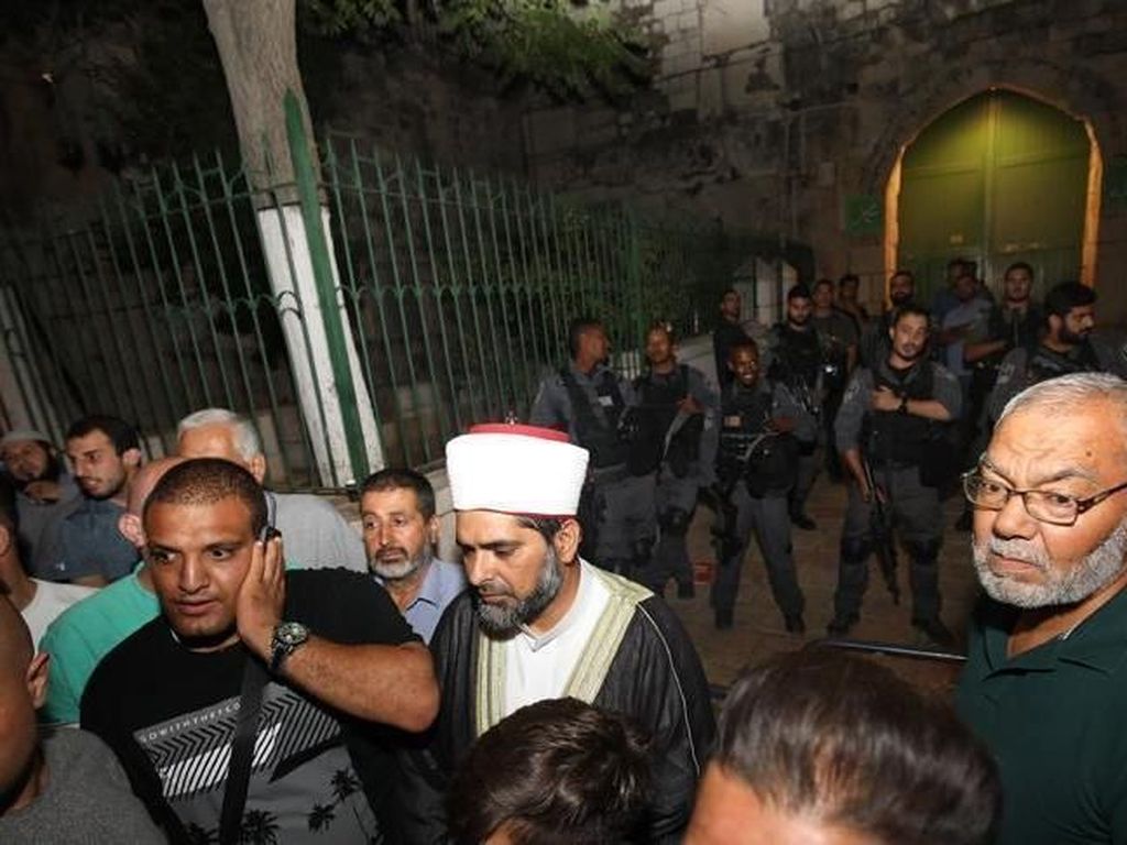 Polisi Israel Tutup Seluruh Gerbang Masjid Al-Aqsa Polisi Israel Tutup Seluruh Gerbang Masjid Al-Aqsa