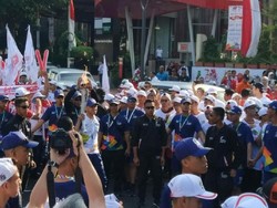 Jelang Pembukaan Asian Games, Direktur Pertamina Lari Bawa Obor