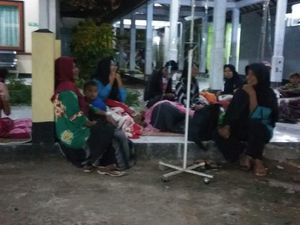 Gempa 6,7 SR NTT, Pasien di RSUD Dompu NTB Berhamburan
